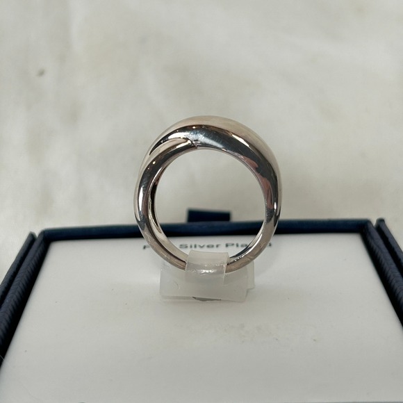City by City Fine Silver Plated Crossover Band Ring Size 8 New NWT - Picture 4 of 5